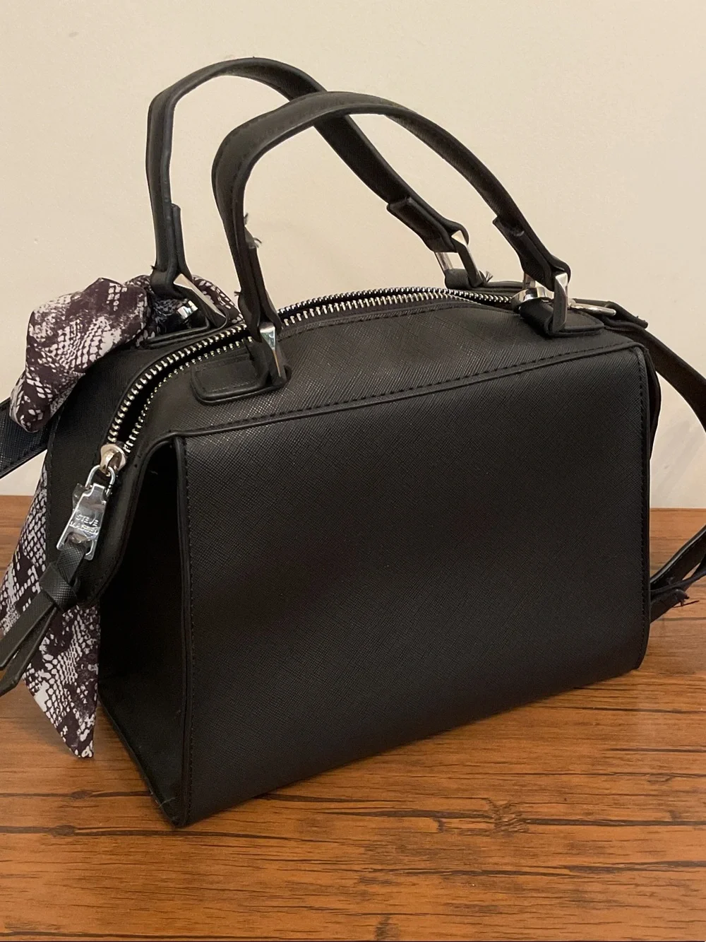 Steve Madden structured black
